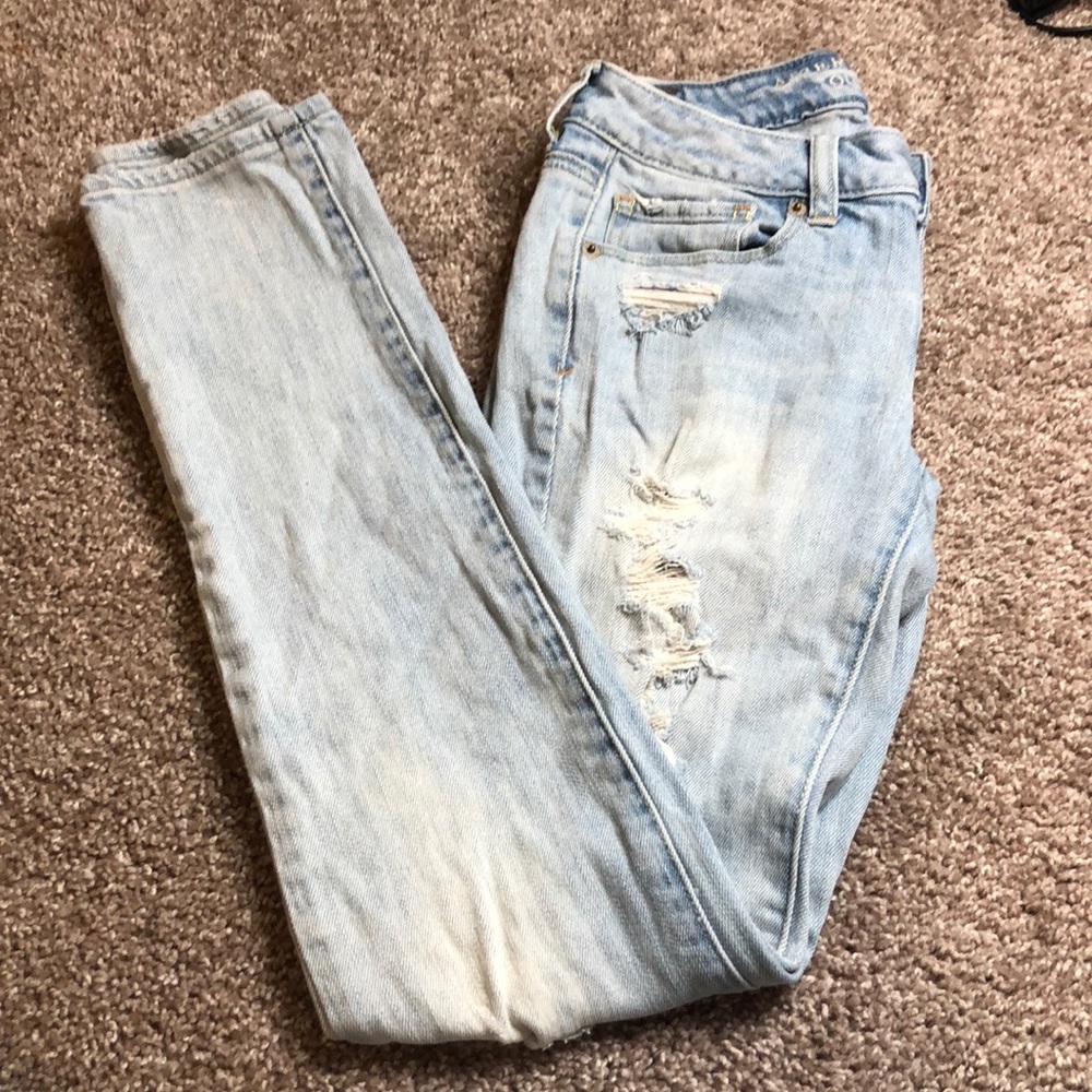 Light wash AEO skinny jeans